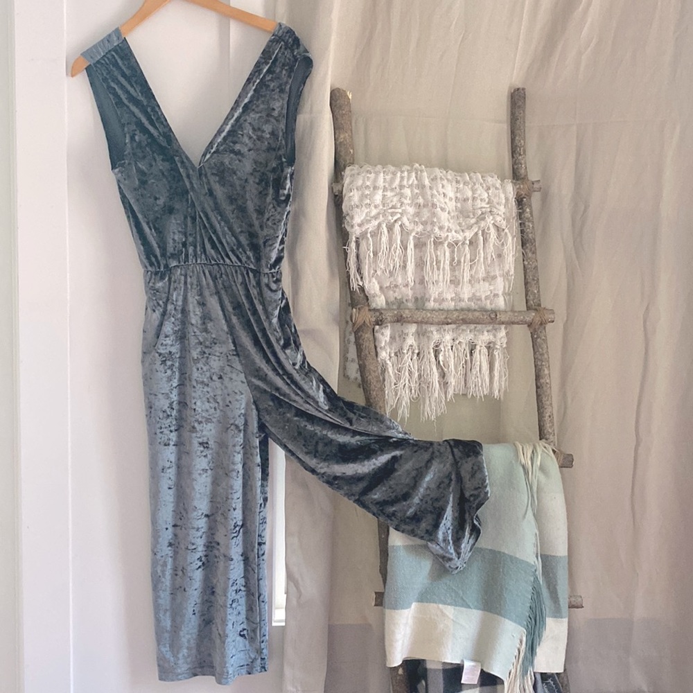 Coco + Jaimeson velvet jumpsuit Large NWOT